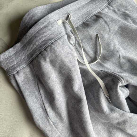 Lululemon Scuba Mid-Rise Oversized Jogger Regular US12/XL - Picture 11 of 12